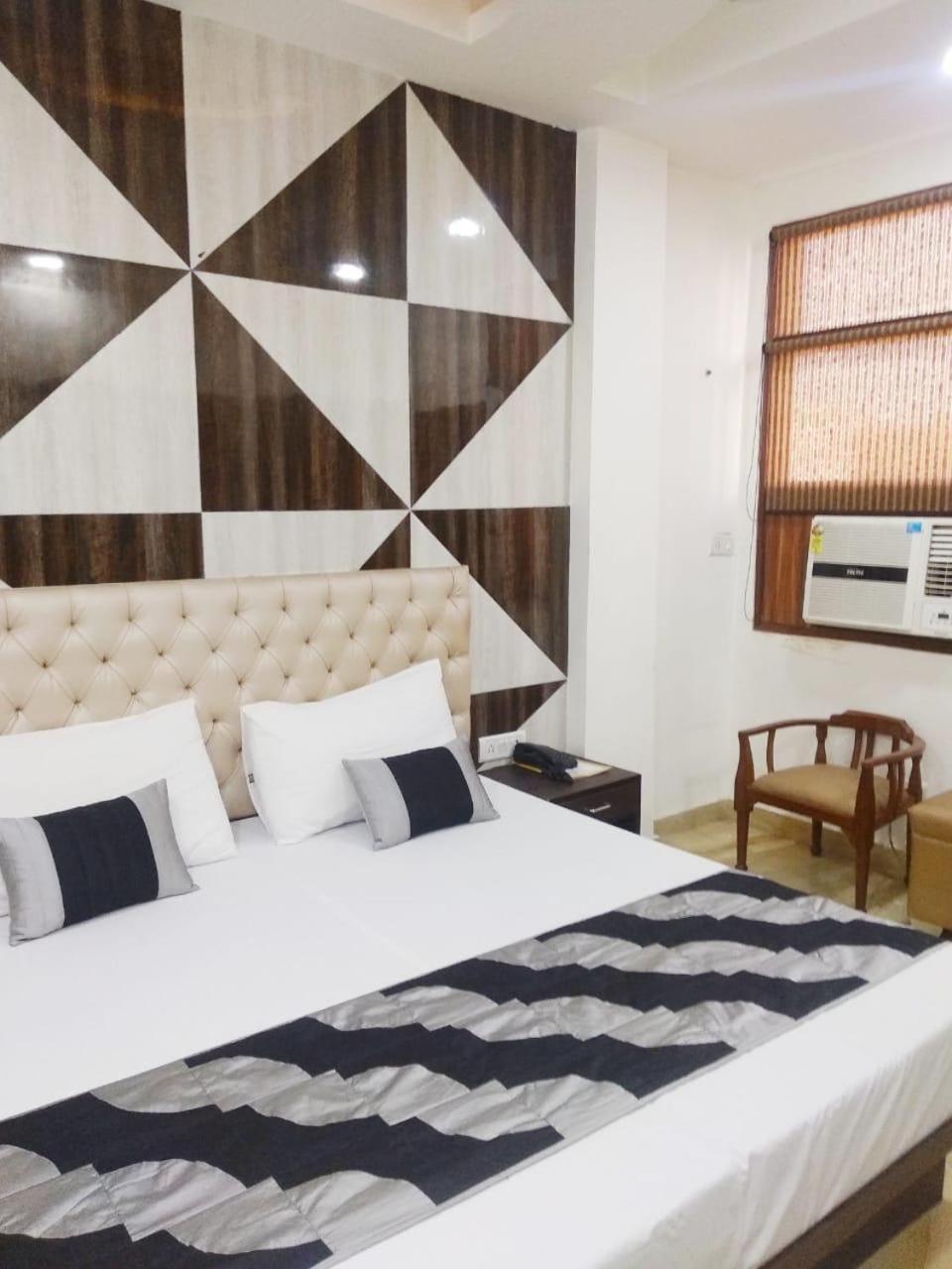 Hotel Spb 87 Near Karol Bagh Metro Station Delhi Экстерьер фото