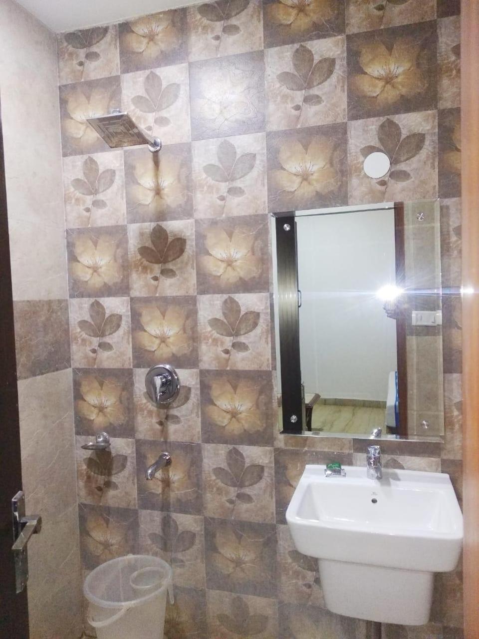 Hotel Spb 87 Near Karol Bagh Metro Station Delhi Экстерьер фото