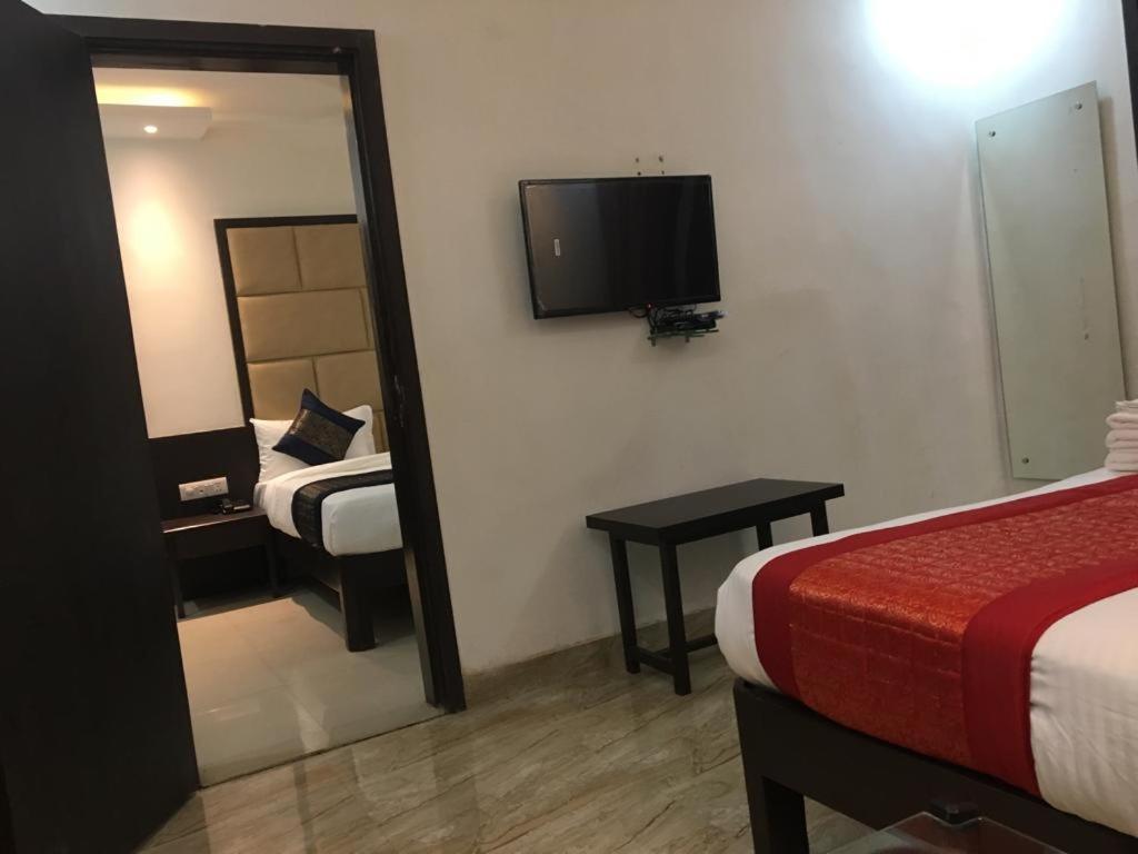 Hotel Spb 87 Near Karol Bagh Metro Station Delhi Экстерьер фото